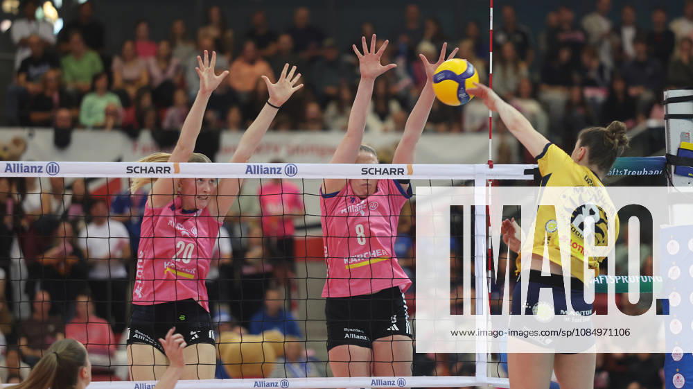 Stuttgart, DEKRA Bundesliga Volleyball: Allianz MTV Stuttgart vs. VfB Suhl LOTTO Thüringen; from left: Marie Steinhilber, Eleanor Holthaus (Stgt), Nina Dreisigova (Suhl)
