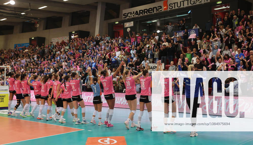 Stuttgart, DEKRA Bundesliga Volleyball: Allianz MTV Stuttgart vs. VfB Suhl LOTTO Thüringen; Stuttgart celebrates with the fans
