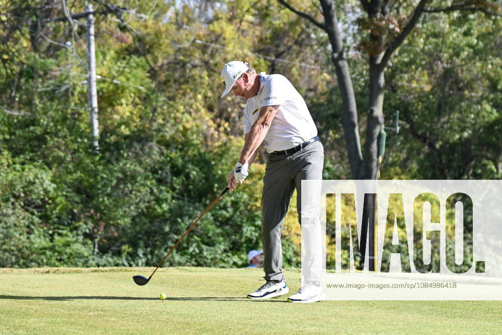 ST. LOUIS , MO - OCTOBER 24: Ernie Els of South Africa tees off on the fifth hole during the second round of the PGA, Golf Herren TOUR Champions Stifel Charity Classic on Saturday October 24th, 2026 at Norwood Hills Country Club in St. Louis, MO (Photo by Rick Ulreich Icon Sportswire) GOLF: OCT 24 PGA TOUR Champions Stifel Charity Classic Icon3850204