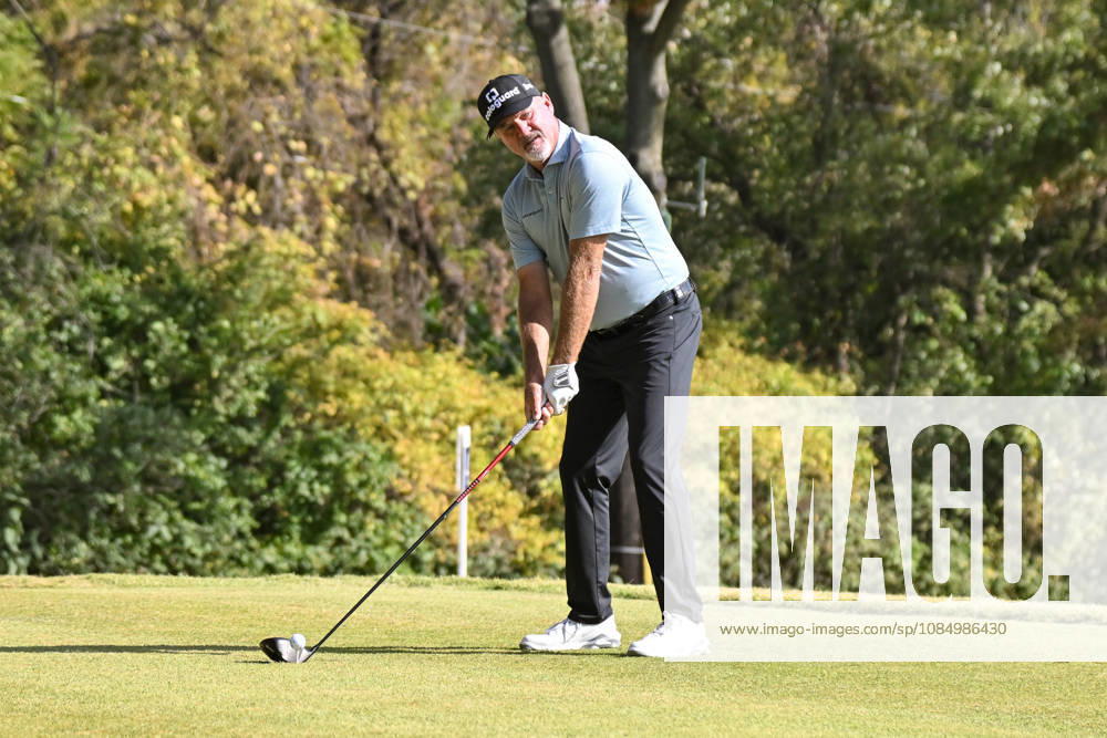 ST. LOUIS , MO - OCTOBER 24: Jerry Kelly of the United States lines up his tee shot on the fifth hole during the second round of the PGA, Golf Herren TOUR Champions Stifel Charity Classic on Saturday October 24th, 2026 at Norwood Hills Country Club in St. Louis, MO (Photo by Rick Ulreich Icon Sportswire) GOLF: OCT 24 PGA TOUR Champions Stifel Charity Classic Icon3944208
