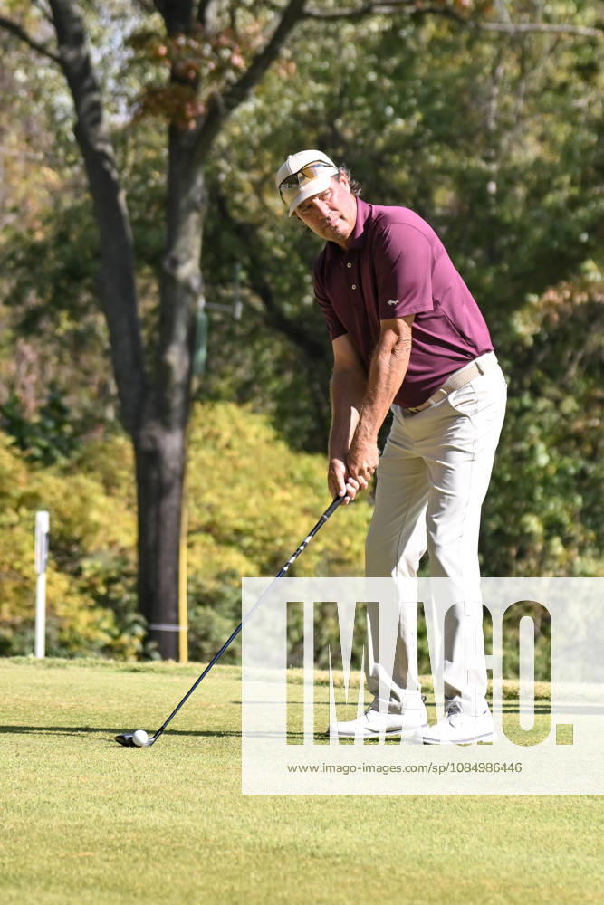 ST. LOUIS , MO - OCTOBER 24: Stephen Ames of Canada lines up his tee shot on the fifth hole during the second round of the PGA, Golf Herren TOUR Champions Stifel Charity Classic on Saturday October 24th, 2026 at Norwood Hills Country Club in St. Louis, MO (Photo by Rick Ulreich Icon Sportswire) GOLF: OCT 24 PGA TOUR Champions Stifel Charity Classic Icon4111221