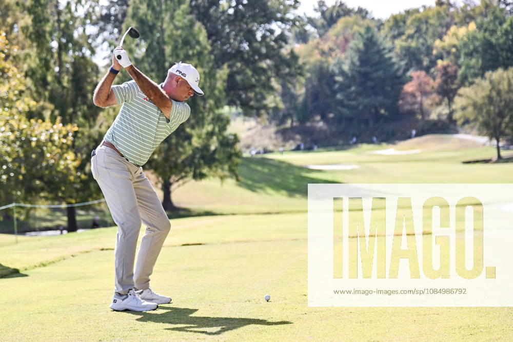 ST. LOUIS , MO - OCTOBER 24: Stewart Cink of the United States starts his swing on the fifth hole during the second round of the PGA, Golf Herren TOUR Champions Stifel Charity Classic on Saturday October 24th, 2026 at Norwood Hills Country Club in St. Louis, MO (Photo by Rick Ulreich Icon Sportswire) GOLF: OCT 24 PGA TOUR Champions Stifel Charity Classic Icon4274240