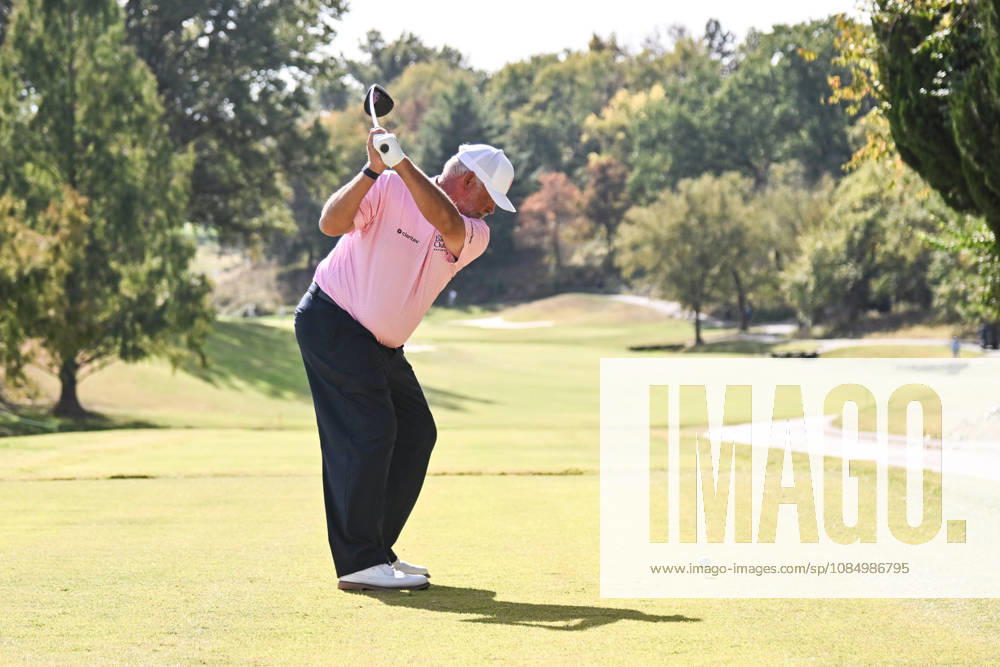 ST. LOUIS , MO - OCTOBER 24: Darren Clarke of the Bahamas starts his swing on the fifth tee during the second round of the PGA, Golf Herren TOUR Champions Stifel Charity Classic on Saturday October 24th, 2026 at Norwood Hills Country Club in St. Louis, MO (Photo by Rick Ulreich Icon Sportswire) GOLF: OCT 24 PGA TOUR Champions Stifel Charity Classic Icon4288246
