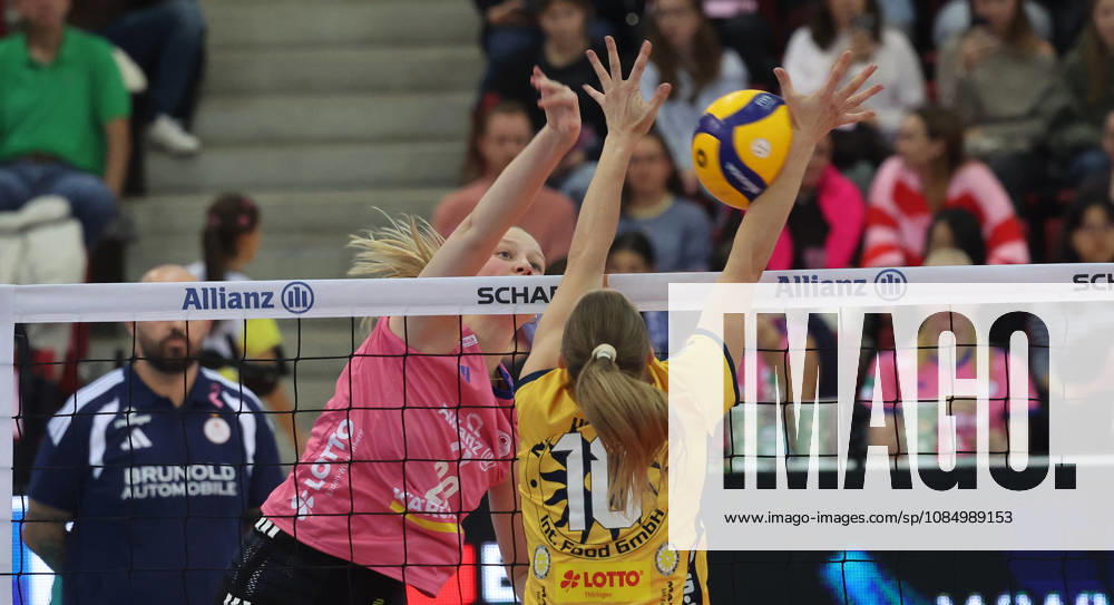 Stuttgart, DEKRA Bundesliga Volleyball: Allianz MTV Stuttgart vs. VfB Suhl LOTTO Thüringen; on the left, Marie Steinhilber (Stgt)