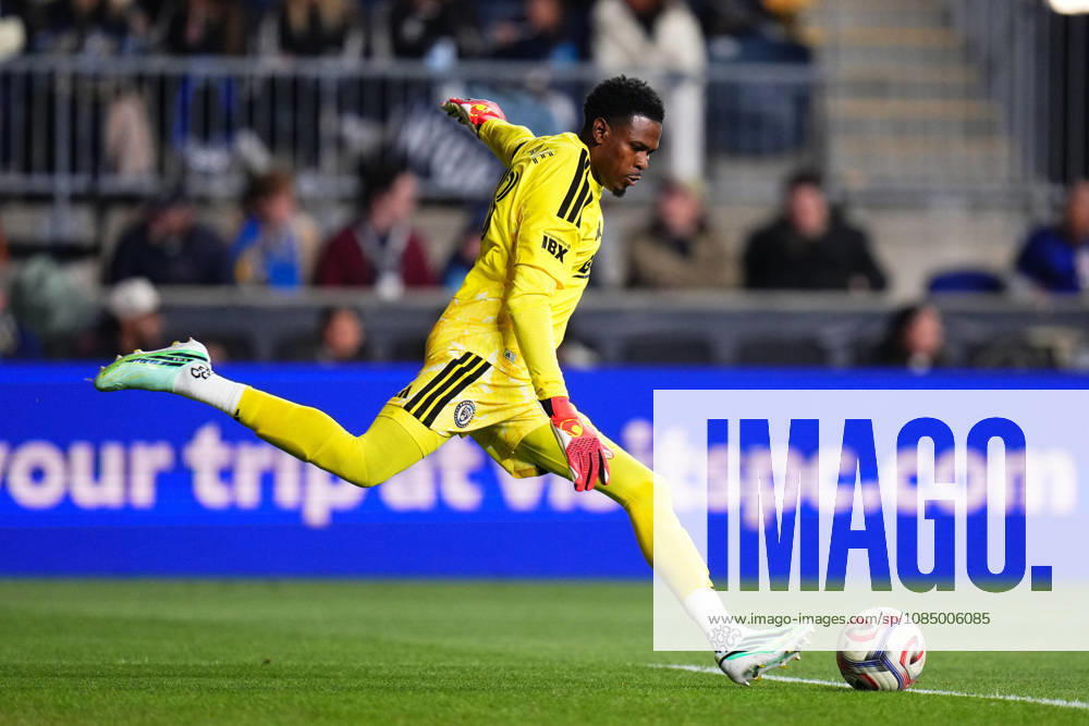 Philadelphia Union Goalie Andre Blake (18) kicks the ball during the first half of an MLS, Fussball Herren, USA match against the New England Revolution at Subaru Park in Chester, Pennsylvania. CSM MLS 2026: Union Vs Revolution OCT 24 - ZUMAc04_ 20261024_zma_c04_238