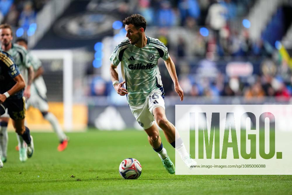 New England Revolution Midfielder Daniel Gazdag (16) controls the ball during the first half of an MLS, Fussball Herren, USA match against the Philadelphia Union at Subaru Park in Chester, Pennsylvania. CSM MLS 2026: Union Vs Revolution OCT 24 - ZUMAc04_ 20261024_zma_c04_240