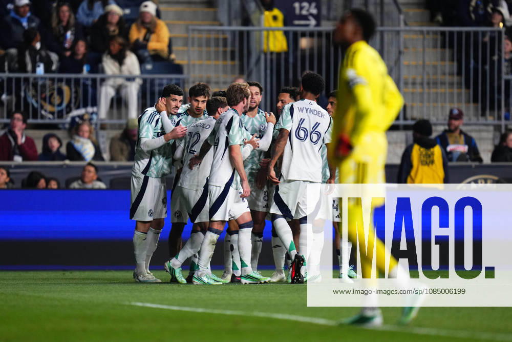 MLS, Fussball Herren, USA 2026: Union Vs Revolution OCT 24 October 24, 2026: New England Revolution Foward Dor Turgeman (99) celebrates with teammates during the first half of an MLS match against the Philadelphia Union at Subaru Park in Chester, Pennsylvania. Kyle Rodden CSM (Credit Image: Â Kyle Rodden Cal Media) Chester Pennsylvania United States of America