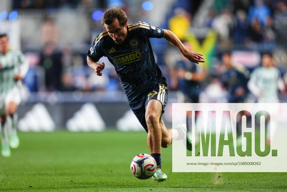 Philadelphia Union Midfielder Indiana Vassilev (19) controls the ball during the second half of an MLS, Fussball Herren, USA match against the New England Revolution at Subaru Park in Chester, Pennsylvania. CSM MLS 2026: Union Vs Revolution OCT 24 - ZUMAc04_ 20261024_zma_c04_302