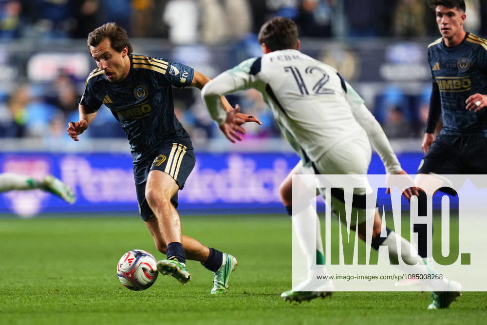 Philadelphia Union Midfielder Indiana Vassilev (19) controls the ball during the second half of an MLS, Fussball Herren, USA match against the New England Revolution at Subaru Park in Chester, Pennsylvania. CSM MLS 2026: Union Vs Revolution OCT 24 - ZUMAc04_ 20261024_zma_c04_305