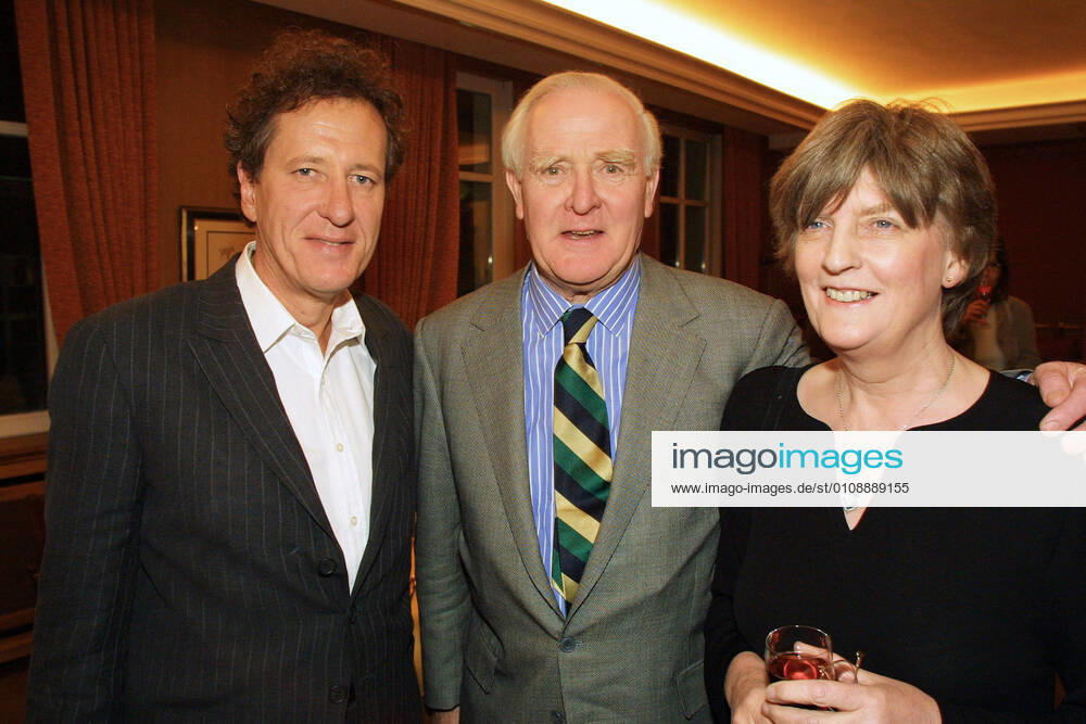 Berlinale 11 02 2001 Actor Geoffrey Roy Rush AC writer John le Carre David John Moore Cornwell wife Valerie Jane Eustace at the celebration after the Berlinale film premiere The Taylor Of Panama , at the Hotel Adlon, Unter den Linden 77, Berlin 11 02 2001 XXX