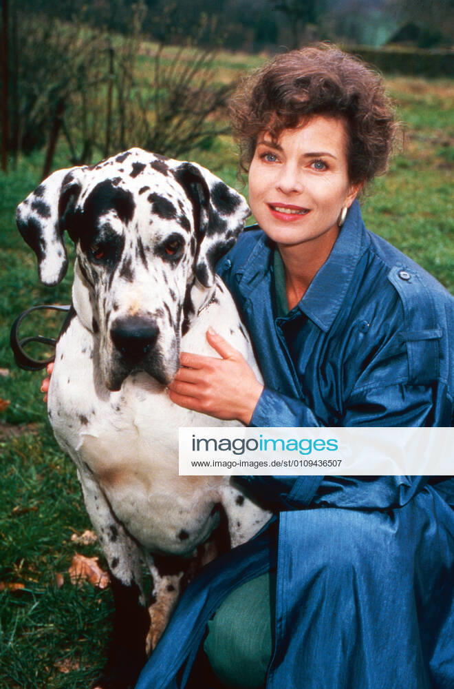 Tresko Amigo Affäre Tresko Amigo Affäre, television film, Germany 1996, directed by Hajo Gies, starring Gudrun Landgrebe with Great Dane, Germany