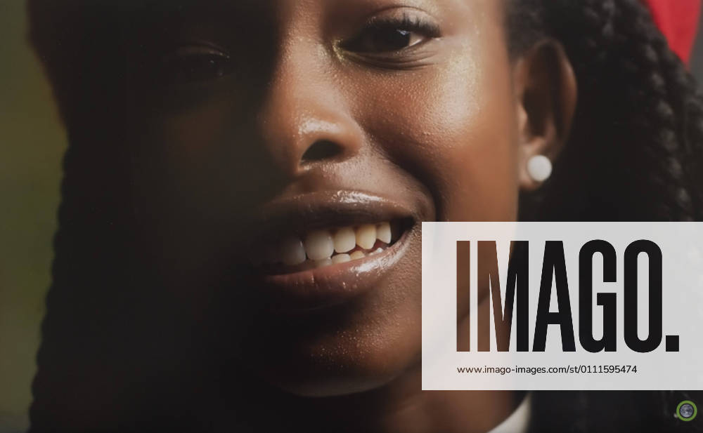 IMAGO ICONS: Amanda Gorman January 31, 2021, Los Angeles, California, USA - AMANDA GORMAN, inaugural Youth Poet Laureate, whose recitation of The Hill We Climb thrilled the nation at President Biden s swearing-in, will be reciting a new poem at the Super Bowl on February 7. It will recognize the work done by Trimaine Davis, an educator; Suzie Dorner, a nurse; and James Martin, a Marine Corps veteran. FILE PHOTO: December 04, 2018, Washington, District of Columbia, USA - AMANDA GORMAN recites her poem. Earthrise on behalf of the . Los Angeles USA - ZUMAce6_ 20210131_zaf_ce6_005