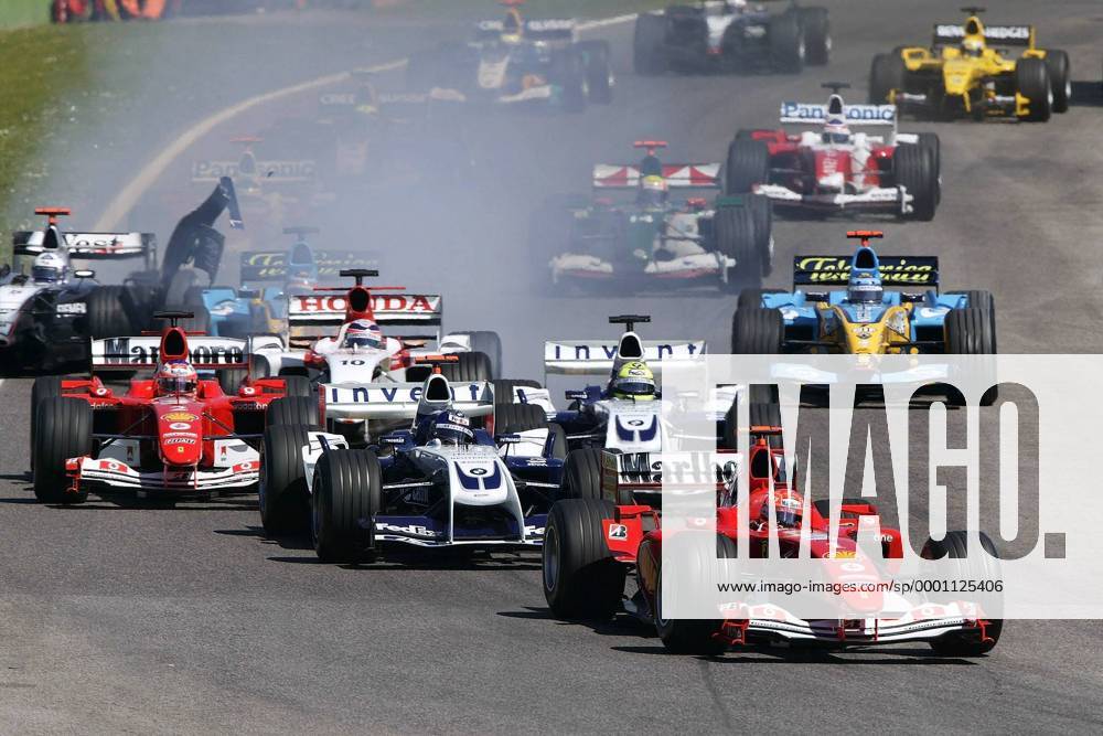 Start zum Großen Preis von San Marino in Imola 2004: Michael Schumacher (Deutschland Ferrari) vor Juan Pablo Montoya (Kolumbien BMW-Williams); dahinter kracht Coulthard (Schottland McLaren-Mercedes) mit Alonso (Spanien Renault) zusammen Motorsport Grand Prix Herren Großer Preis von San Marino 2004, Formel 1 Weltmeisterschaft, F1, F, GP, WM Totale Imola Dynamik