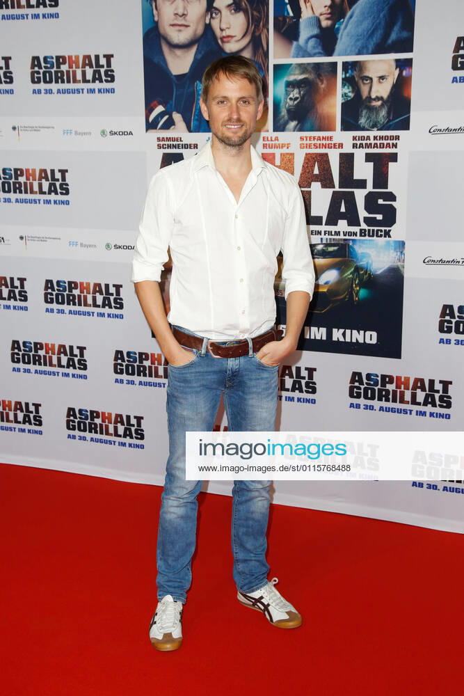Axel Schreiber on the red carpet at the premiere of Asphaltgorillas at the cinema in the Kulturbrauerei in Berlin