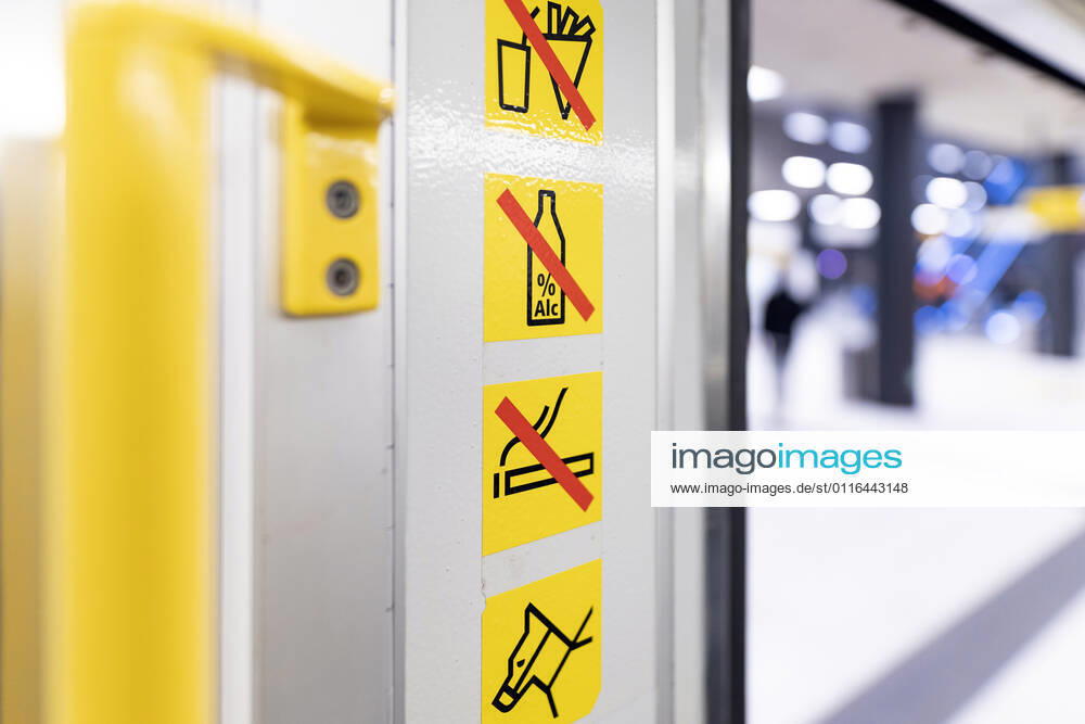 Pictograms in Berlins underground railway, which passengers can use to read the house rules, such as a ban on alcohol, a ban on smoking, a muzzle requirement for dogs or a ban on eating open food and drinks Topic image, symbol image Berlin, 06 04 2021 Foto:xC.xFuturexImage