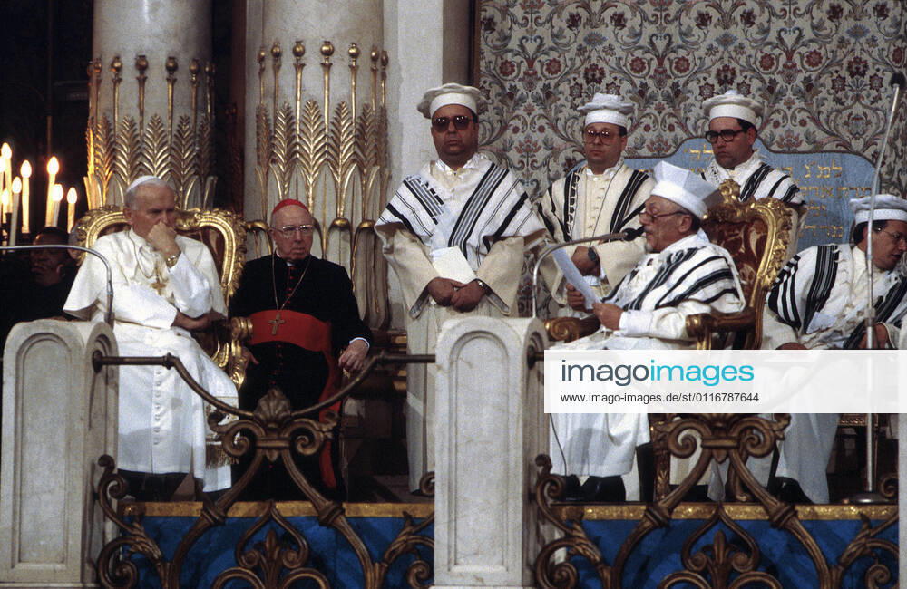 Pope John Paul II is welcomed by great rabbin Elio TOAFF during his visit in the Synagogue of Rome, Italy.