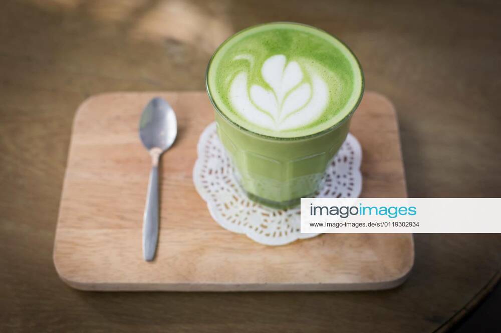 Green tea latte on wood background, 29.01.2020 02:10:52,