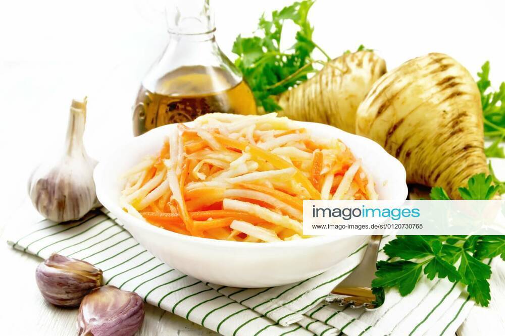 Salad of parsnip and carrot on board, 01.03.2020 10:54:15,