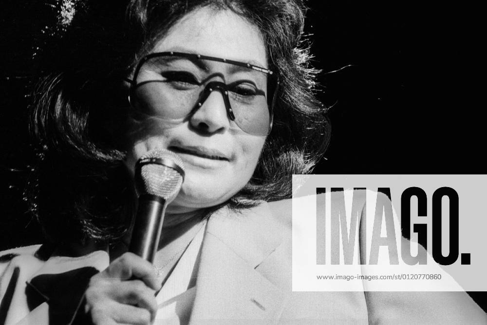 Yoko Ono wife of JohnLennon in concert at the Grote Aula of the vlaams universiteit van Brussel Yoko Ono ex epouse de John Lennon en concert a la VUB Reporters QUINET JEANxMARCxQUINET