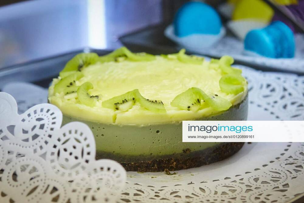 Beautiful and delicious homemade cake. Green color cake with kiwi., 17.03.2020 12:30:15,