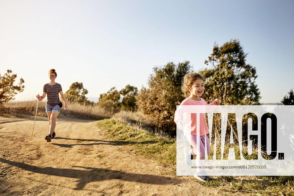 Cheerful girl hiking with mother against clear sky on sunny day Los Angeles, CA, United States CR_JAJEES210609-767448-01 ,model released, Symbolfoto