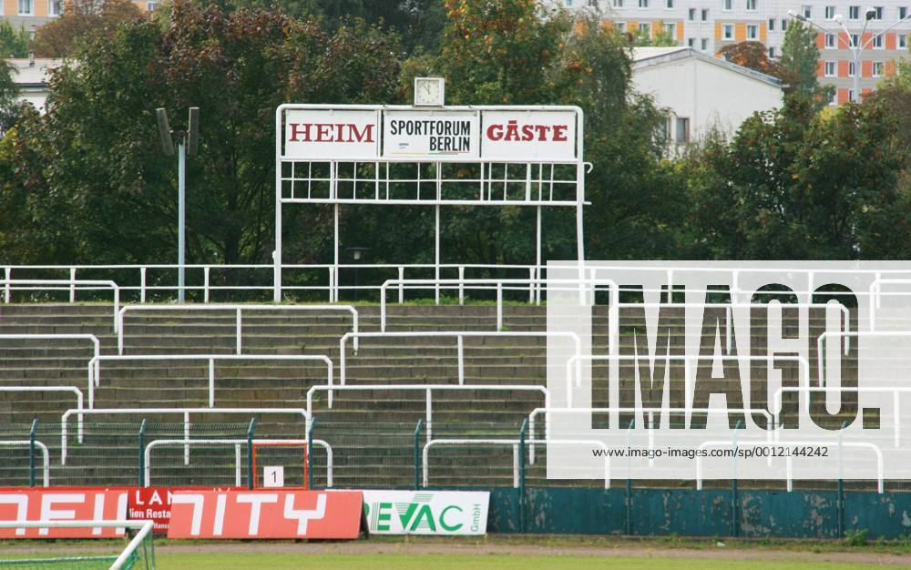 Stadion im Sportforum Hohenschönhausen in Berlin, Heimspielstätte des BFC Dynamo - Deutschland,Fußball