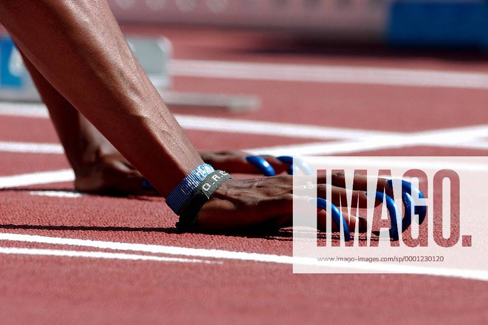 Die unverwechselbaren Fingernägel von Gail Devers (USA) erfordern beim Start eine spezielle Handhaltung Leichtathletik OS Sommer Damen Olympische Sommerspiele Athen 2004, Olympia, Olympiade, Spiele, Vdig Einzelbild Maroussi