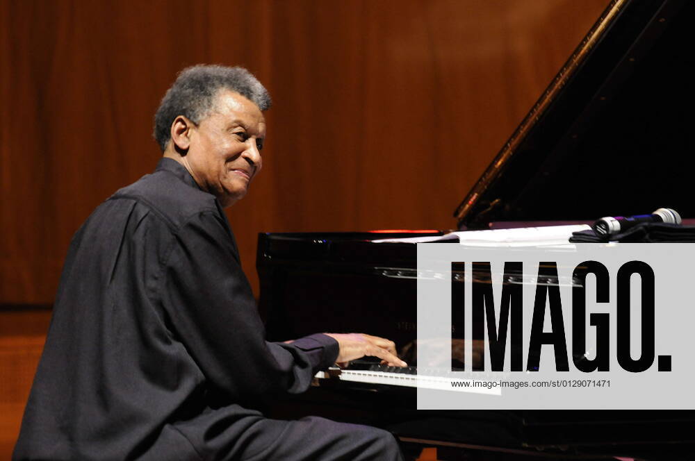 Der suedafrikanische Jazz-Pianist Abdullah Ibrahim (früher: Dollar Brand). The jazz pianist Abdullah Ibrahim (aka Dollar Brand) from South Africa. Essen DEU;DE;GERMANY;DEUTSCHLAND;ALLEMAGNE