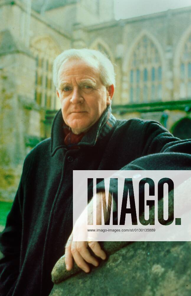 A MURDER OF QUALITY, John LeCarre, author, 1991, ? Thames Television Courtesy: Everett Collection Ref:TSDMUOF EC006 PUBLICATIONXNOTxINxCANxCHNxFRAxITAxJPNxNORxPOLxRUSxESPxUKxUSA