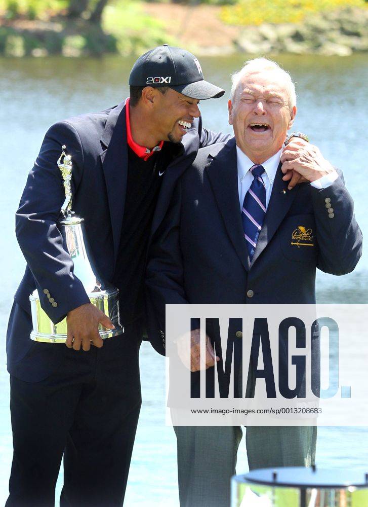 25 MAR 2013: Tiger Woods shares a laugh with Arnold Palmer as Woods holds the Arnold Palmer Invitational trophy after winning the Arnold Palmer Invitational at Arnold Palmer s Bay Hill Club & Lodge in Orlando, Florida. GOLF: MAR 25 PGA Golf Herren - Arnold Palmer Invitational - Final Round Icon357130323032