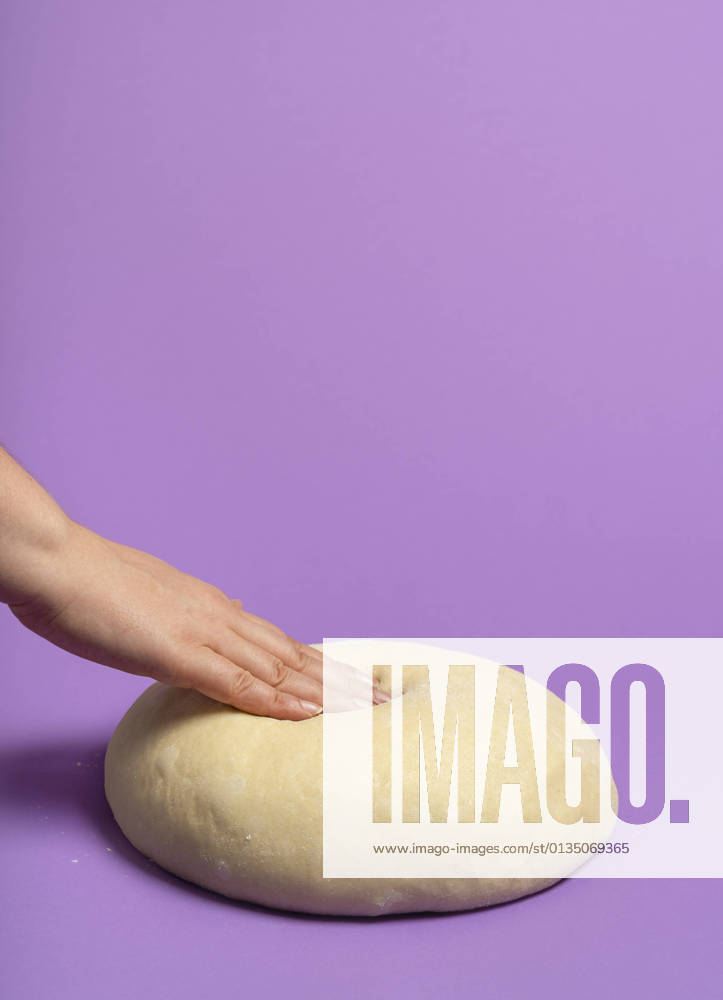 Dough,bread dough,doughs,bread doughs zm6-gww ,model released, Symbolfoto
