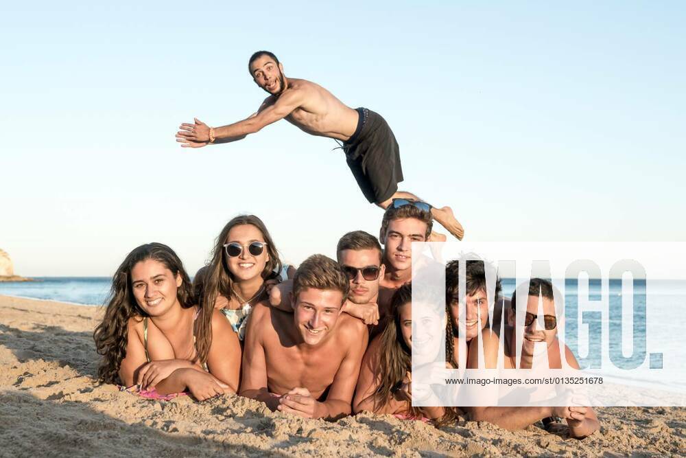 IMAGO Creative, Jahreszeit Sommer, Sommerferien Friends in Summer model released, Symbolfoto, 12.10.2020,