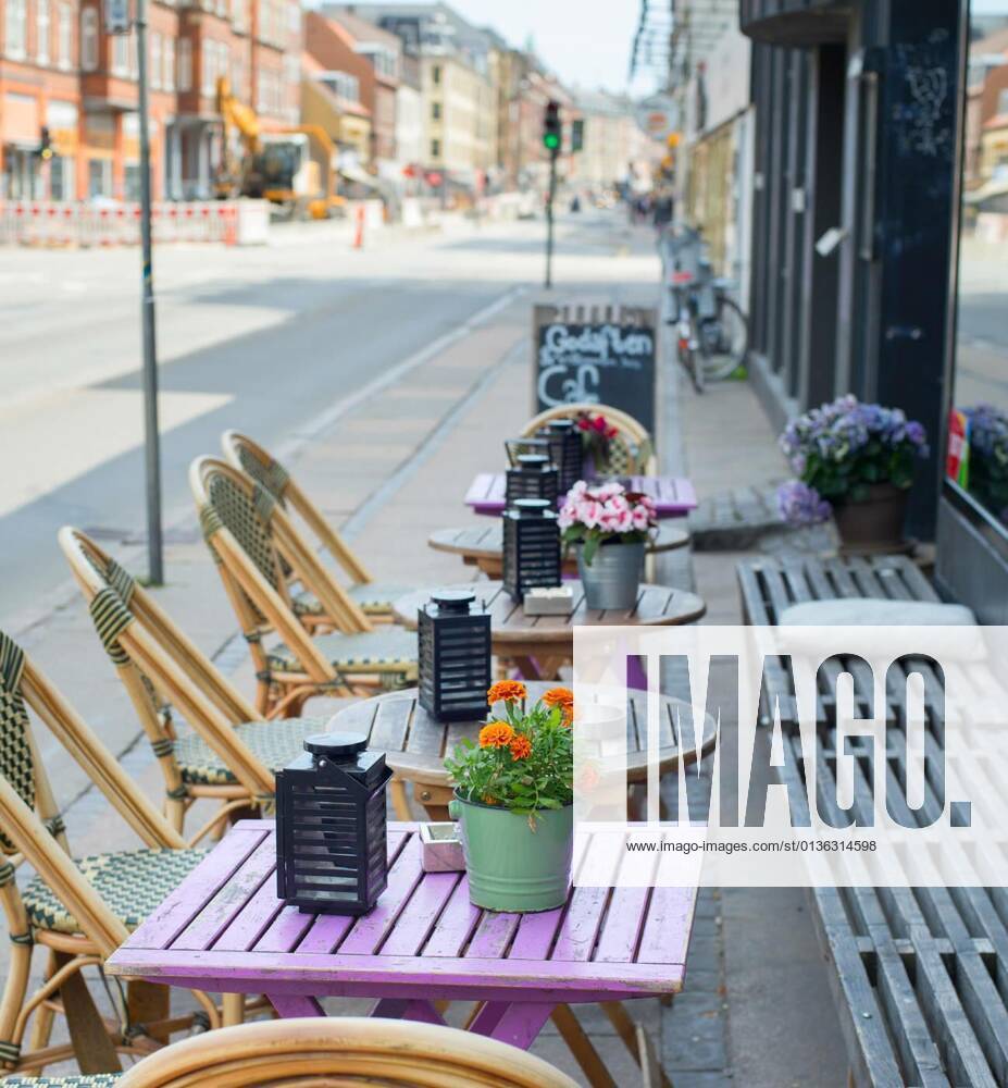 IMAGO Creative, Jahreszeit Sommer, Sommer in der Stadt Street cafe restaurant Copenhagen Denmark, 12.10.2020,