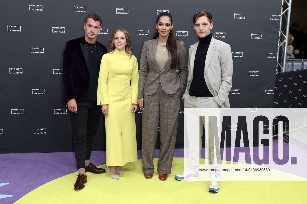 Louis Nitsche, Paula Kalenberg, Nilam Farooq and Jonas Nay at the premiere of the Netfix TV film Du Sie Er Wir at the 29 Filmfest Hamburg 2020 at Cinemaxx Dammor Hamburg, 02 10 2021 Foto:xC.xTamckex xFuturexImage
