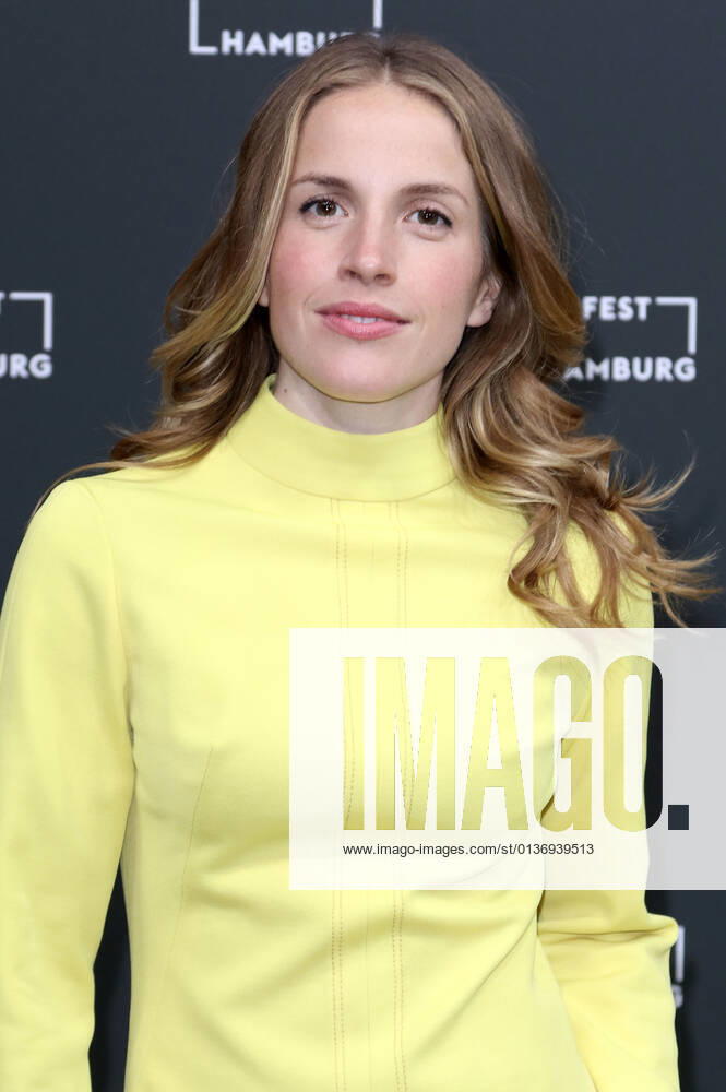 Paula Kalenberg at the premiere of the Netfix TV film Du Sie Er Wir at the 29 Filmfest Hamburg 2020 at the Cinemaxx Dammor Hamburg, 02 10 2021 Foto:xC.xTamckex xFuturexImage