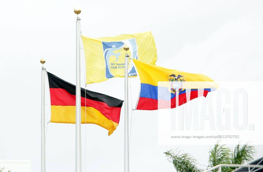 Fahnen der FIFA und beider Teams - Länderspiel Deutschland vs. Ecuador