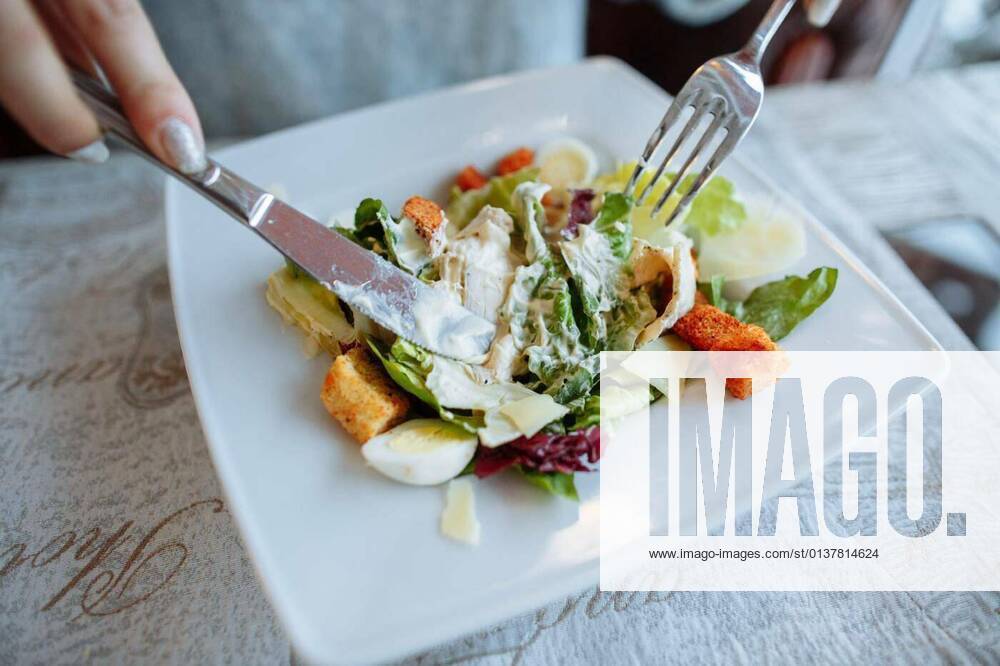Caesar salad on table in restaurant model released, Symbolfoto, 13.10.2020,