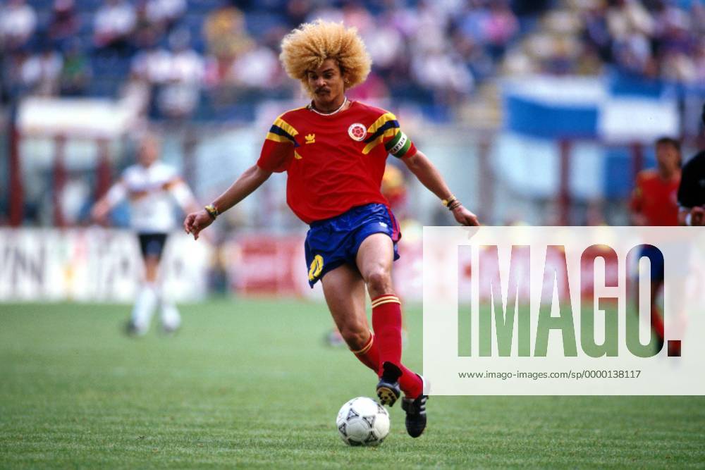 Carlos Valderrama (Kolumbien) am Ball Fußball WM Herren Weltmeisterschaft 1990, Länderspiel: Kolumbien Einzelbild Stadion Giuseppe Meazza Mailand Dynamik,