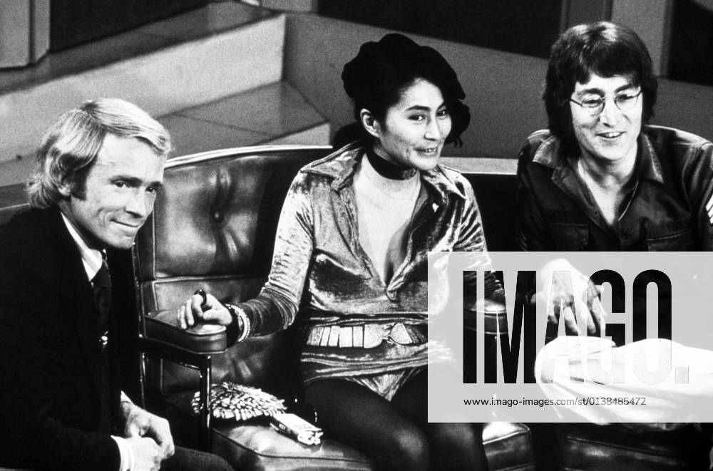 THE DICK CAVETT SHOW, from left: Dick Cavett, Yoko Ono, John Lennon, aired 9 21 1971, 1968-1986. ? ABC Courtesy Everett Collection Ref:TSDDICA AB003 PUBLICATIONXNOTxINxCANxCHNxFRAxITAxJPNxNORxPOLxRUSxESPxUKxUSA