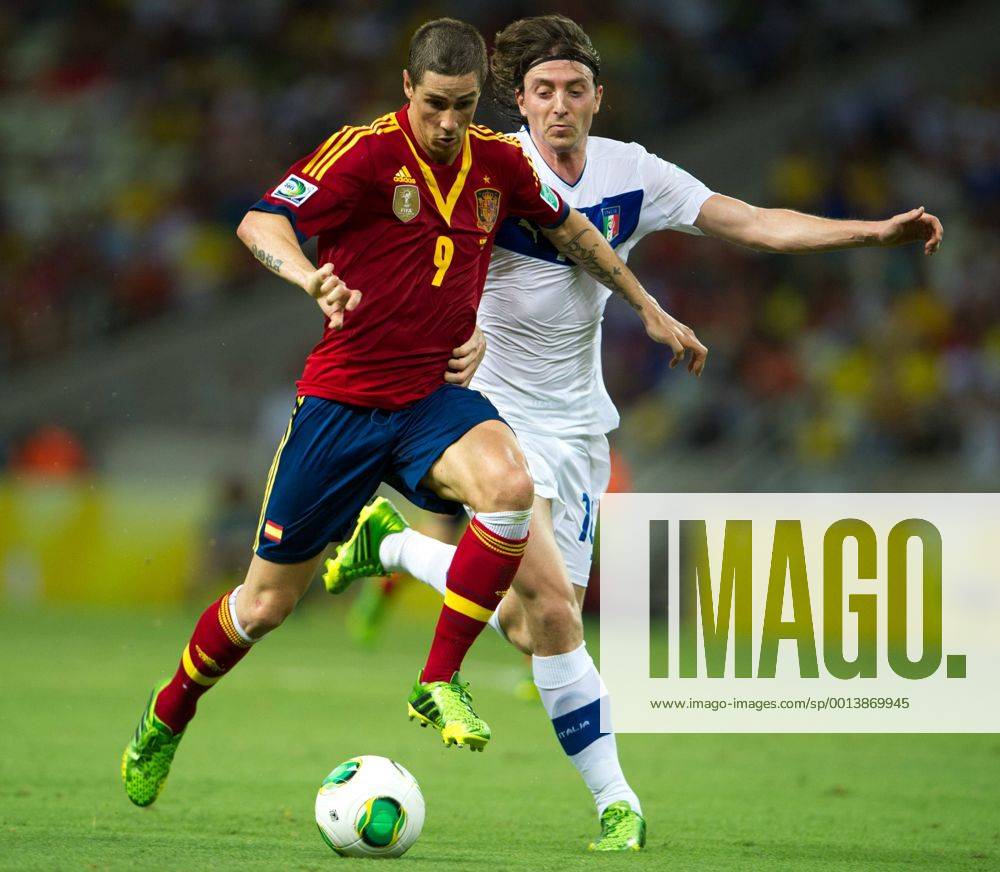 FORTALEZA, CE - 27 06 2013: Spanien vs Italien: - Fernando Torres, Riccardo Montolivo - Confed Cup 2013, Arena Castelao. ( x(725)xMarceloxMachadoxdexMelox x (17359)
