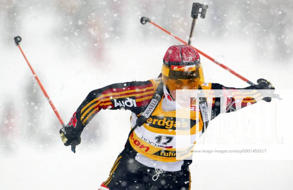 Uschi Disl (Deutschland) Biathlon WM Damen Weltmeisterschaft 2005, 15km, 15 km, Kilometer, Vdig Einzelbild Hochfilzen Dynamik,