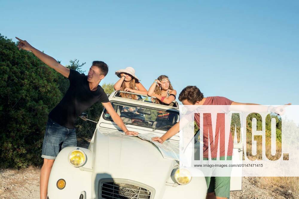 Fighting over directions in vacations model released, Symbolfoto, 27.09.2021,