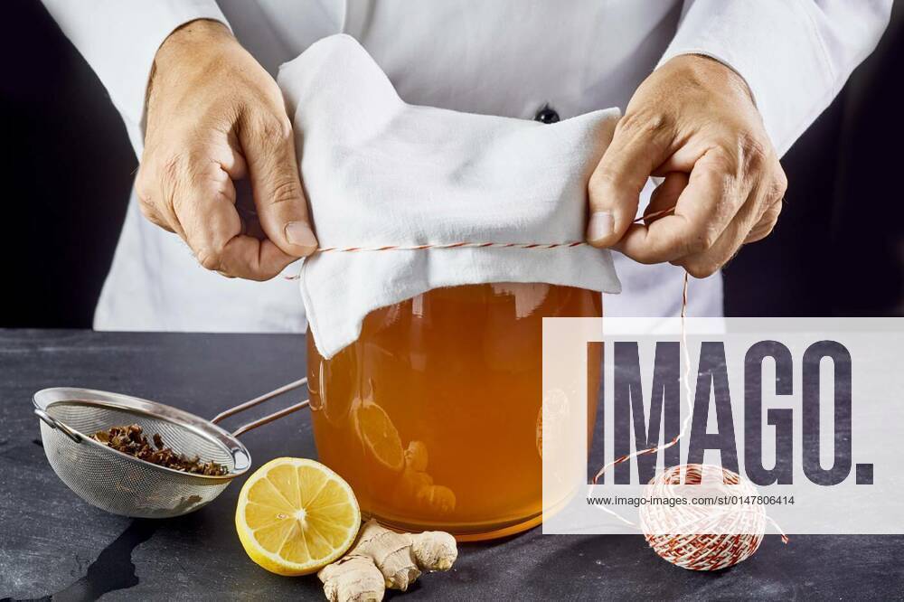 Man closing jar with kombucha tea, 12.10.2020,