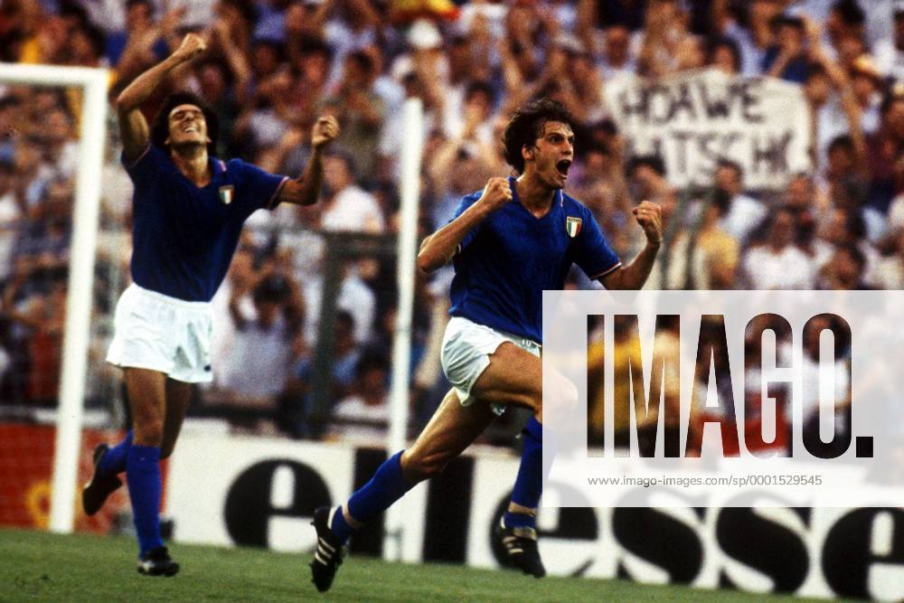 Torjubel Italien: Torschütze Marco Tardelli (re.) und Gaetano Scirea Fußball WM Herren Weltmeisterschaft 1982, Nationalmannschaft, Nationalteam, Nationaltrikot, Länderspiel, Finale Gruppe Madrid Dynamik, Glück Begeisterung, Freude,