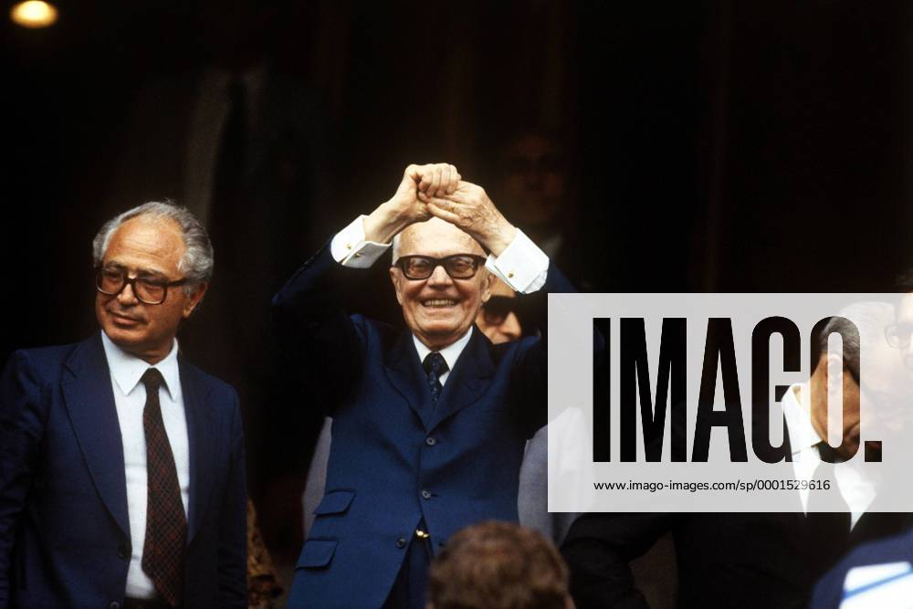 Staatsräsident Sandro Pertini (Italien, Mitte) freut sich über den WM-Erfolg der italienischen Mannschaft Fußball WM Herren Weltmeisterschaft 1982, Nationalmannschaft, Nationalteam, Länderspiel, Finale Gruppe Madrid Freude,
