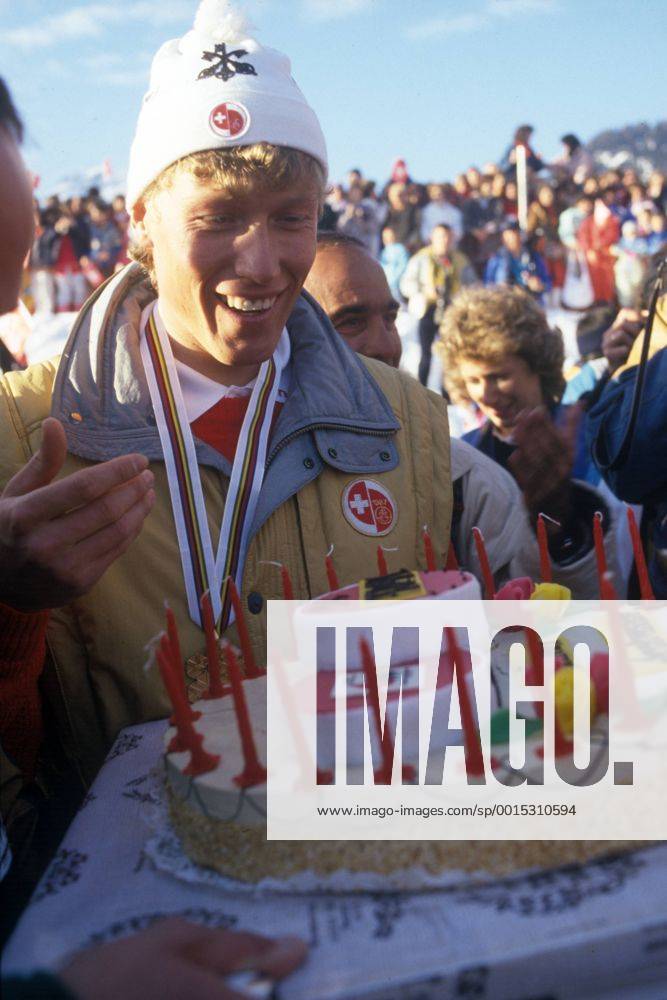 Alpine Ski WM 1987 - Riesenslalom der Herren - Weltmeister Pirmin Zurbriggen (SUI) bekommt neben dem Sieg eine Geburtstagstorte