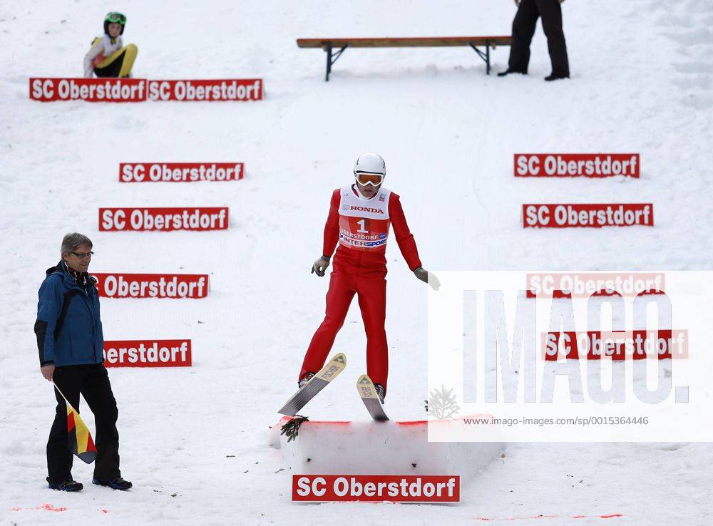 Oberstdorf . Vierschanzentournee. Eddie Edwards The Eagle an der Kinderschanze. 62th Four Hills Tournament of FIS Ski Jumping World Cup 131229DAM008