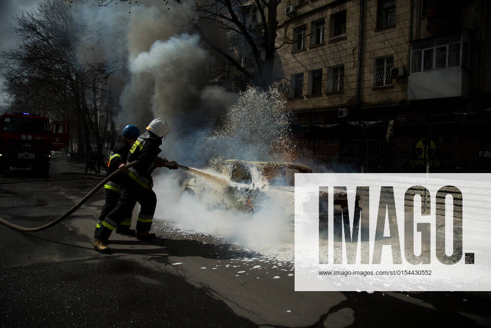 Mykolaiv, Ukraine. 03 April 2022. A civilian car ablaze following an alleged Russian bombing in the southern city of Mikolaiv. Firefighters attended the site and put out the fire in the strategic port city of Mikolaiv, which has previously been under attack by Russian forces in their attempt to gain strategic control of the Black Sea coastline Mykolaiv Ukraine - ZUMAd99_ 20220403_zap_d99_006