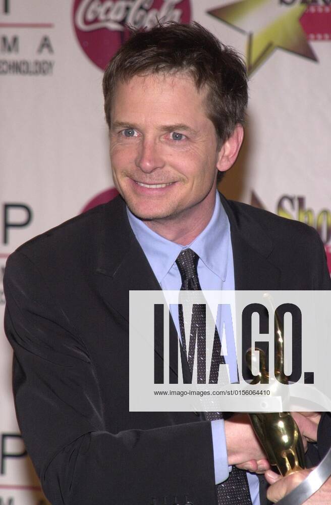 Michael J. Fox at the 2002 ShoWest Gala Awards Banquet and Press Conference, Paris Hotel, Las Vegas, 03-07-02 , 10610926.jpg, male, shorthair, suit, brunette, black, award, popular, event, fame, entertainment,