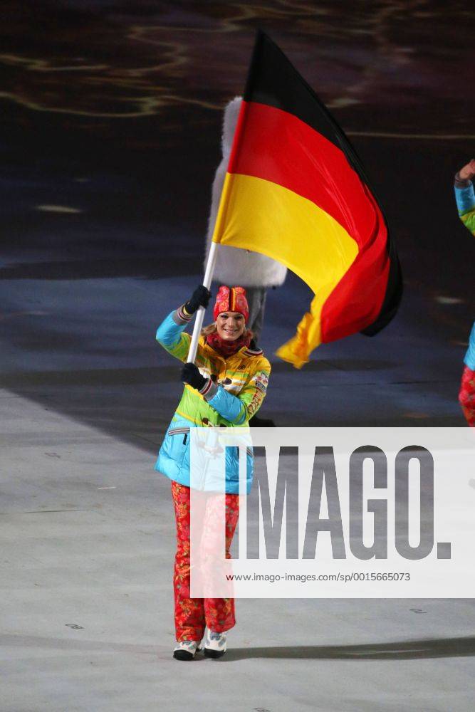 OLYMPIA - Olympische Spiele 2014, Eröffnungszeremonie SOTSCHI,RUSSLAND,07.FEB.14 - DIVERS, OLYMPIA, SKI ALPIN - Olympische Winterspiele Sotschi 2014, Eröffnungsfeier. Bild zeigt Fahnenträgerin Maria Höfl Riesch (GER).